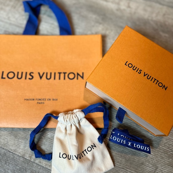 NEW Louis Vuitton Box, Bag, Dustbag, & Ribbon. Perfect Condition - Picture 3 of 6